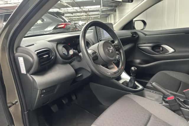 Toyota Yaris (2022) thumbnail 2