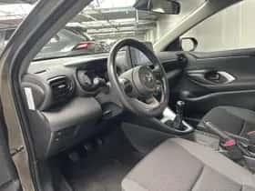 Toyota Yaris (2022) thumbnail 2