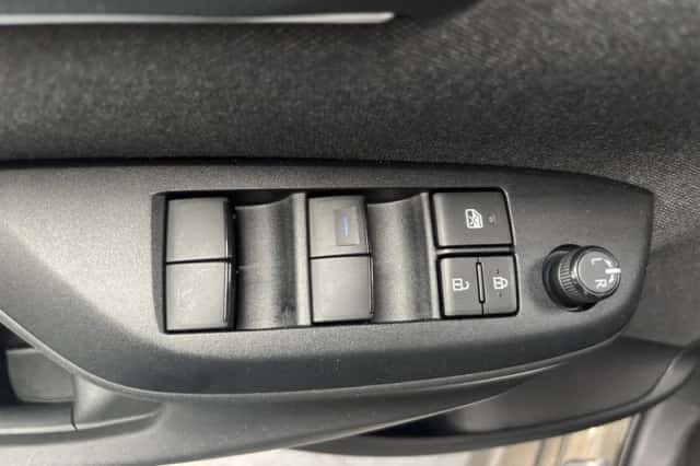 Toyota Yaris (2022) thumbnail 5