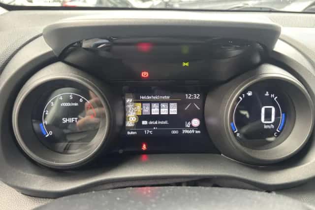 Toyota Yaris (2022) thumbnail 6