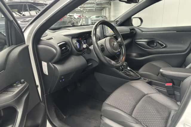 Toyota Yaris (2022) thumbnail 2