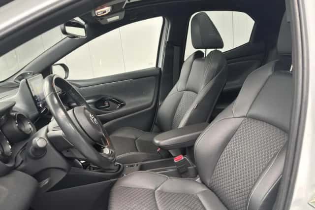 Toyota Yaris (2022) thumbnail 3