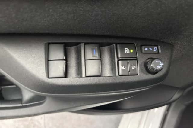Toyota Yaris (2022) thumbnail 4