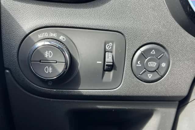 Opel Crossland X (2017) thumbnail 6