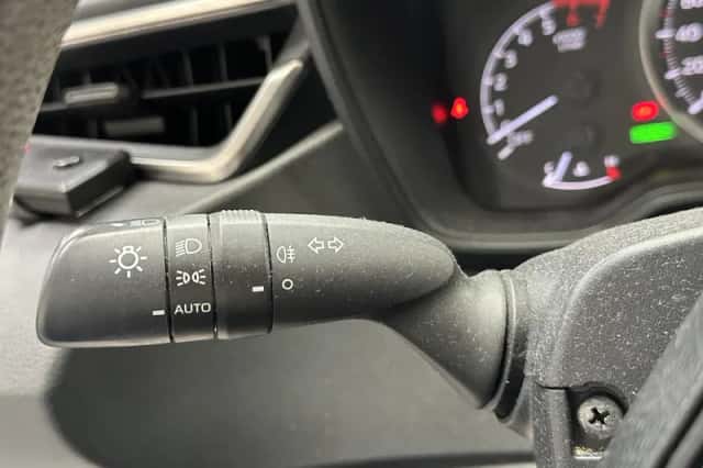 Toyota Corolla (2019) thumbnail 4