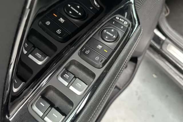 Kia Niro (2017) thumbnail 3