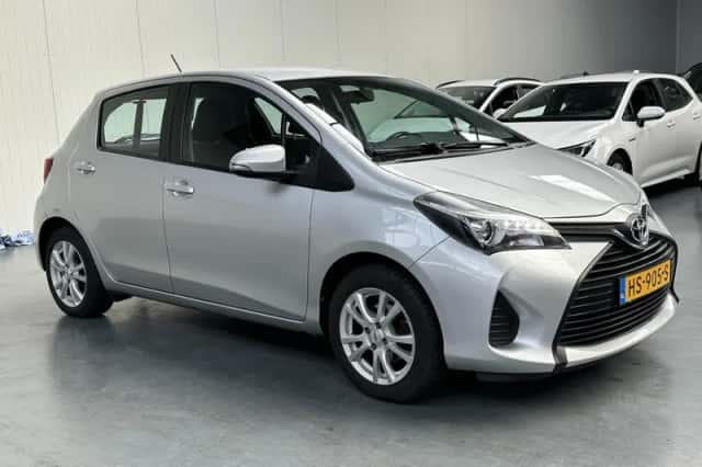 Toyota Yaris (2016) thumbnail 13