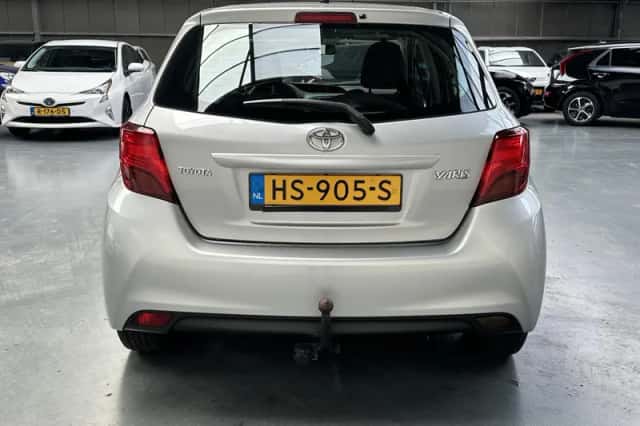 Toyota Yaris (2016) thumbnail 16