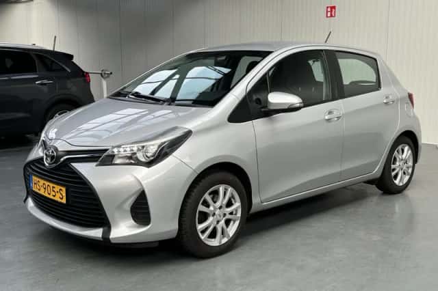 Toyota Yaris (2016) thumbnail 17