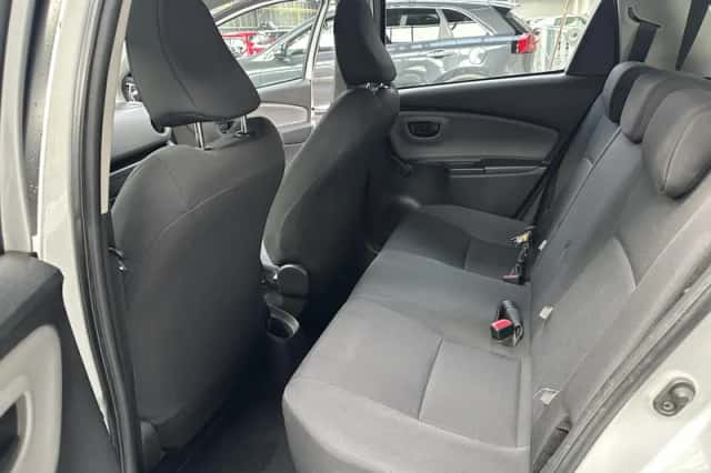Toyota Yaris (2016) thumbnail 18