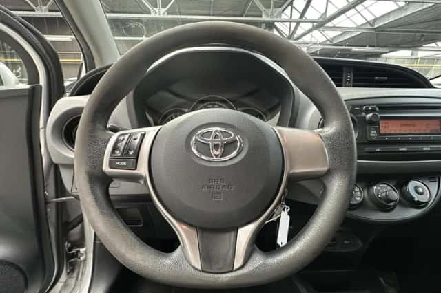 Toyota Yaris (2016) thumbnail 9