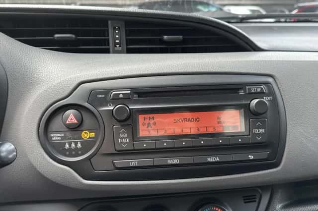 Toyota Yaris (2016) thumbnail 10