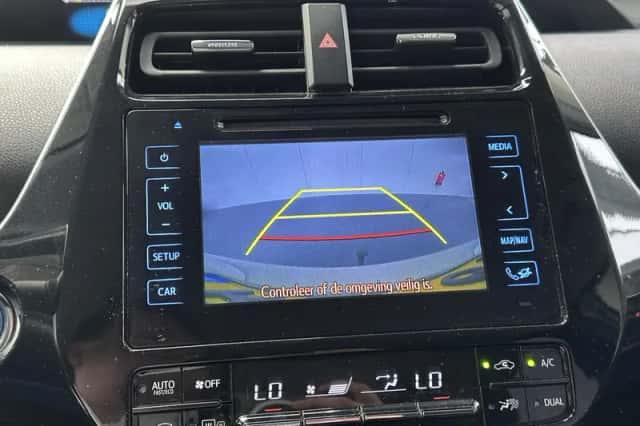 Toyota Prius (2018) thumbnail 15