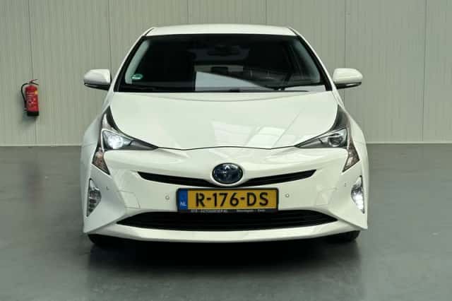 Toyota Prius (2018) thumbnail 25