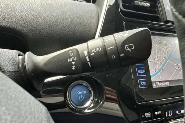 Toyota Prius (2018) thumbnail 8