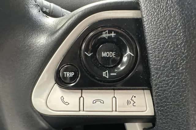 Toyota Prius (2018) thumbnail 9