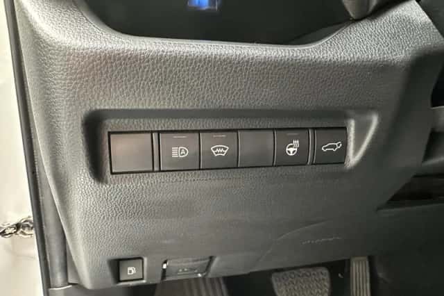 Toyota RAV4 (2022) thumbnail 3