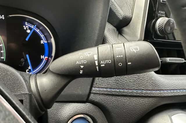 Toyota RAV4 (2022) thumbnail 6