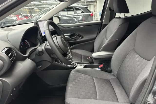 Toyota Yaris (2025) thumbnail 2