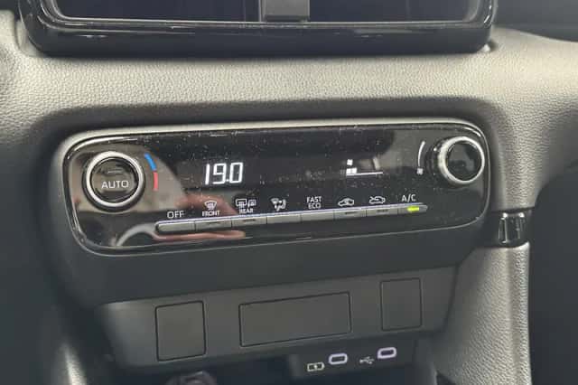 Toyota Yaris (2025) thumbnail 17