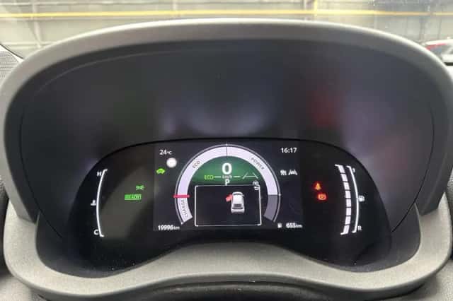 Toyota Yaris (2025) thumbnail 3