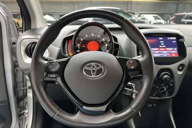 Toyota Aygo (2018) thumbnail 13