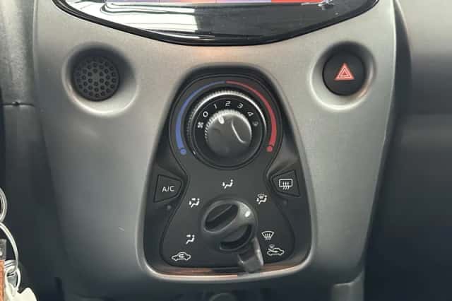 Toyota Aygo (2018) thumbnail 19