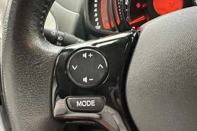 Toyota Aygo (2018) thumbnail 10