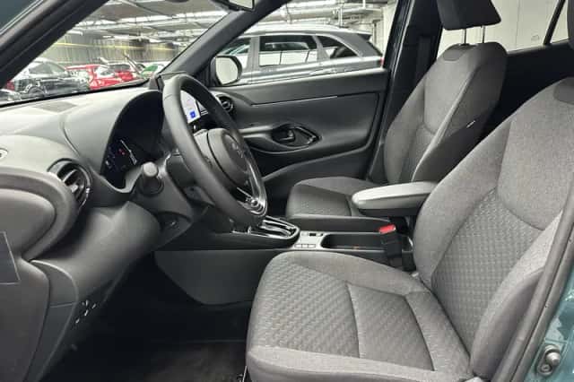 Toyota Yaris Cross (2025) thumbnail 2