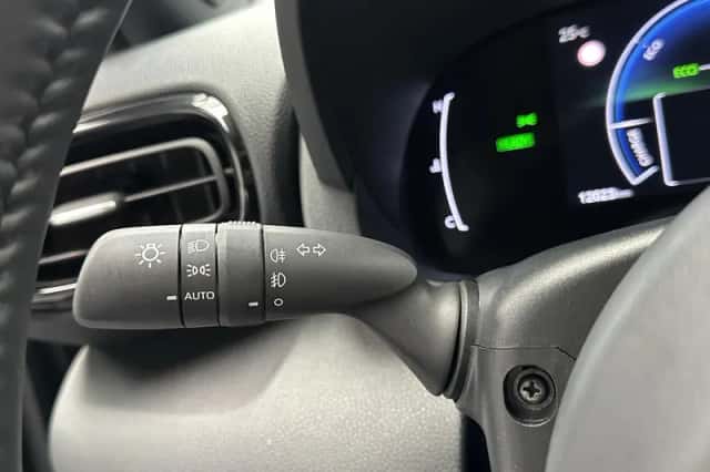 Toyota Yaris Cross (2025) thumbnail 4