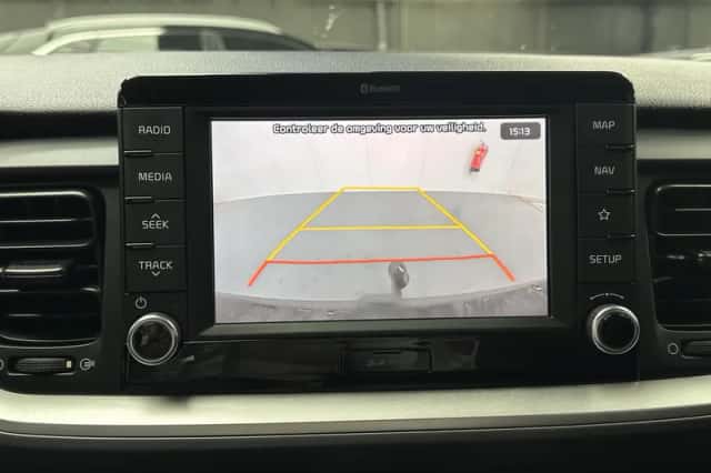 Kia Stonic (2018) thumbnail 11