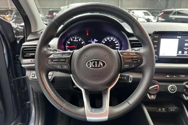 Kia Stonic (2018) thumbnail 12