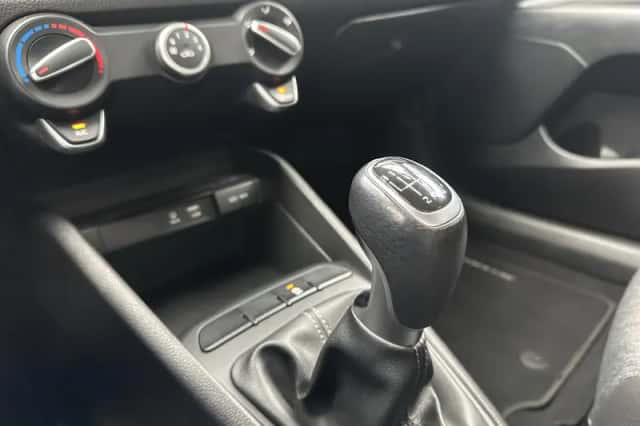 Kia Stonic (2018) thumbnail 13