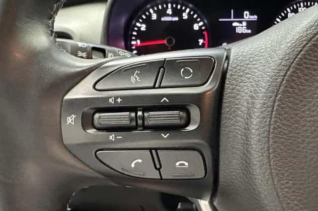 Kia Stonic (2018) thumbnail 8