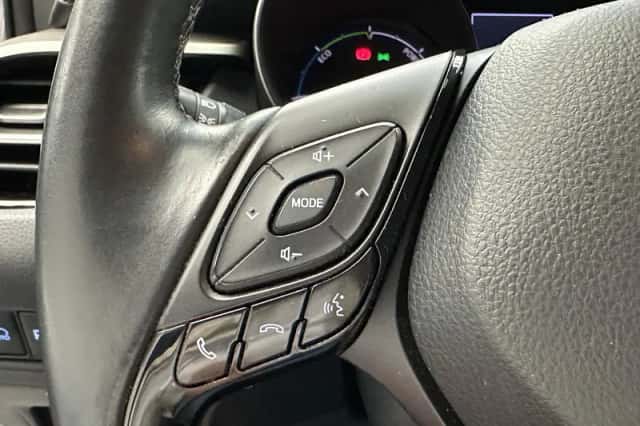 Toyota C-HR (2018) thumbnail 11