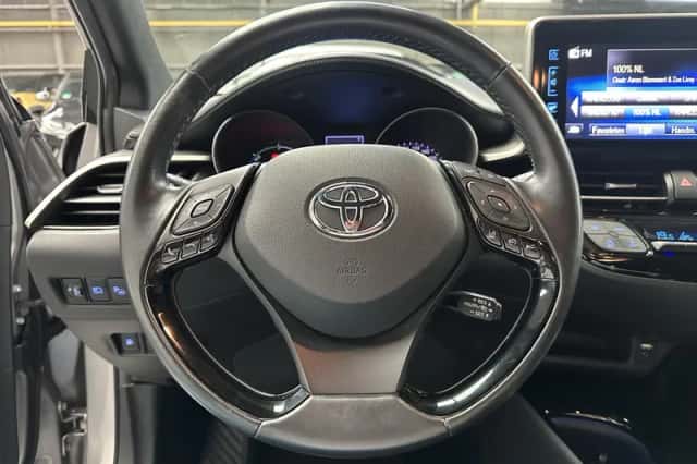 Toyota C-HR (2018) thumbnail 14