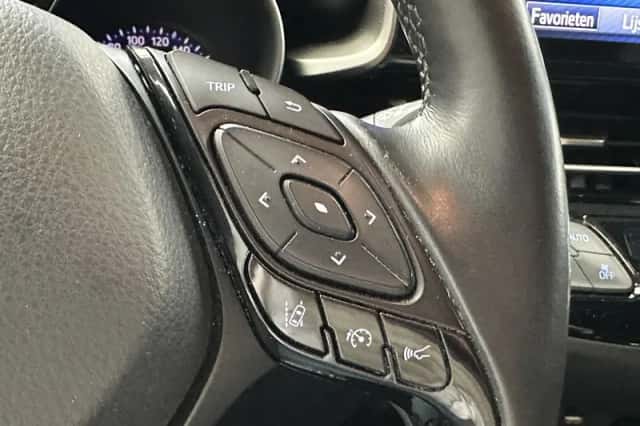 Toyota C-HR (2018) thumbnail 10