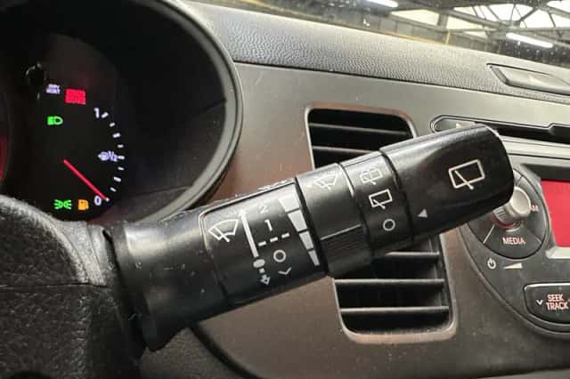 Kia Picanto (2012) thumbnail 16