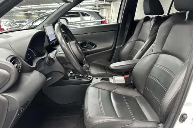 Toyota Yaris Cross (2022) thumbnail 2