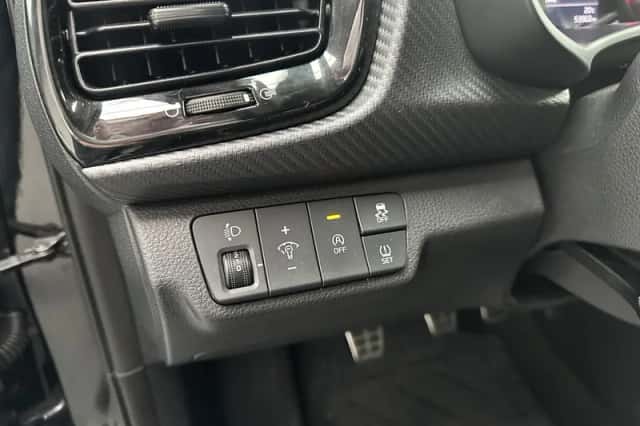 Kia Rio (2021) thumbnail 3