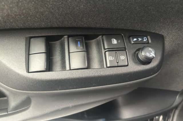 Toyota Yaris (2021) thumbnail 5