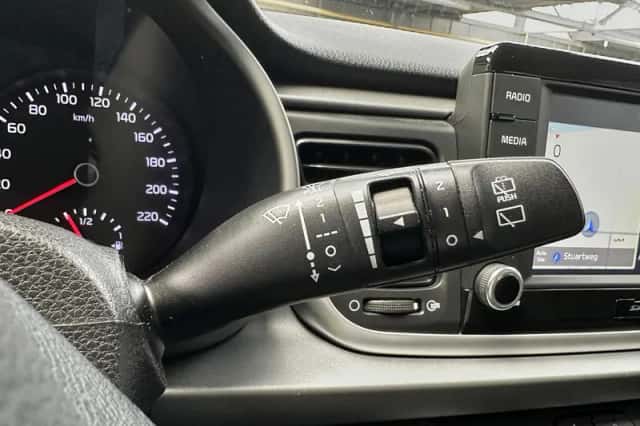 Kia Rio (2017) thumbnail 5
