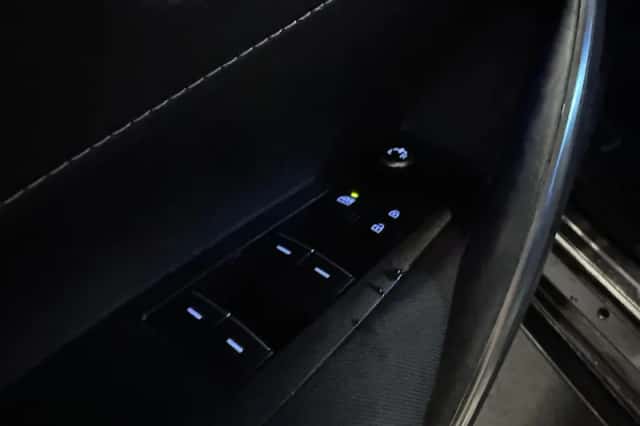 Toyota Corolla (2020) thumbnail 3