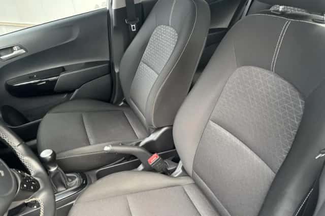 Kia Picanto (2023) thumbnail 2