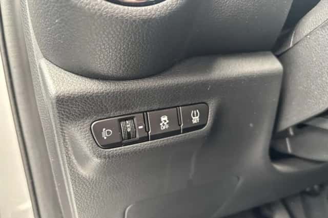Kia Picanto (2023) thumbnail 3