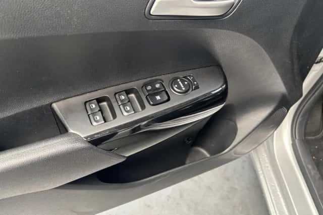 Kia Picanto (2023) thumbnail 4