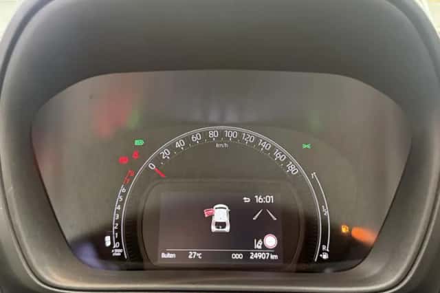 Toyota Aygo (2022) thumbnail 6