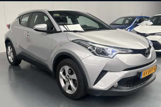 Toyota C-HR (2016) thumbnail 1