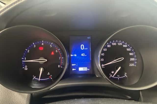 Toyota C-HR (2016) thumbnail 4