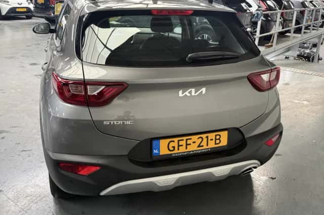 Kia Stonic (2024) thumbnail 3